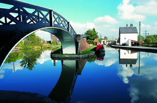 A peaceful mooring on the Grand Union Canal at Nether Heyford